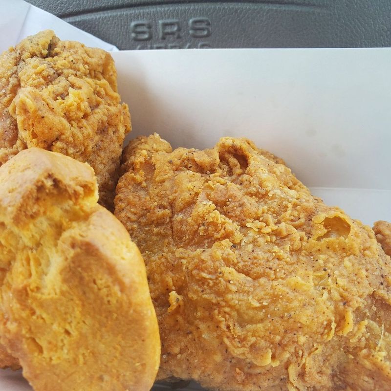 12 California Road Trip Stops With Amazing Food Hiding In Gas Stations - Decor Hint 76 Station - Los Angeles