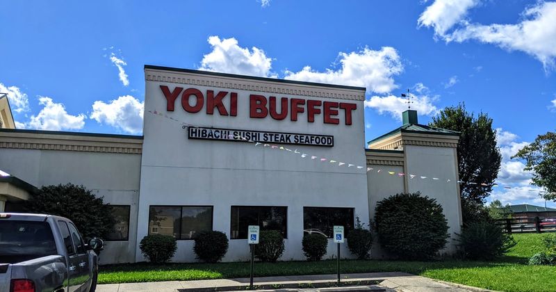 Kentucky's Most Talked-About Buffet Is So Good, People Drive Hours To Eat Here - Decor Hint Location & Arrival Experience