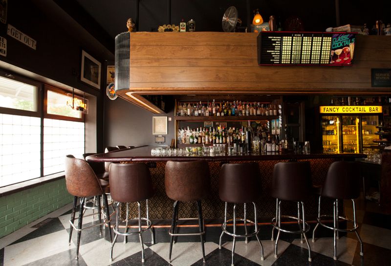 Minimalism Is Over In Illinois Restaurants And The Nostalgic Tavern Era Has Begun - Decor Hint Why It Resonates In Illinois