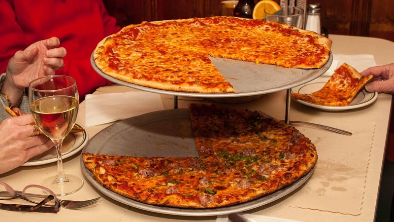 13 New Jersey Pizzerias Carrying On Their Family Pizza Legacy - Decor Hint Vic's Italian Restaurant - Bradley Beach