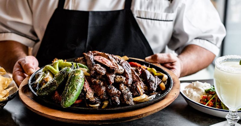 14 Texas Foods You Can't Miss - Decor Hint Fajitas