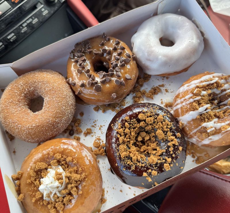 14 Must Visit Orlando Donut Shops Serving Legendary Apple Cider Donuts - Decor Hint Duck Donuts