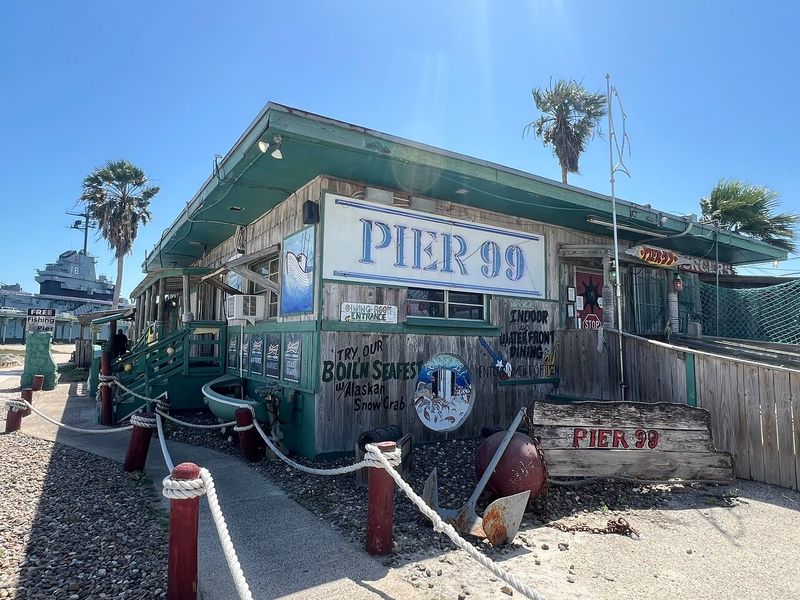 People Drive From Across Texas For This All-You-Can-Eat Seafood Restaurants - Decor Hint Pier 99 in Corpus Christi