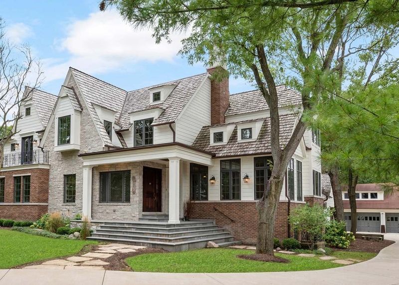 Western Springs: Family-Focused Luxury With Historic Roots