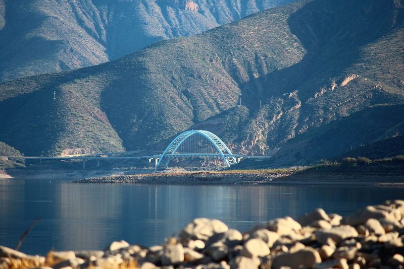 12 Beautiful Lakes Near Phoenix That Locals Hope Tourists Never Discover - Decor Hint Roosevelt Lake
