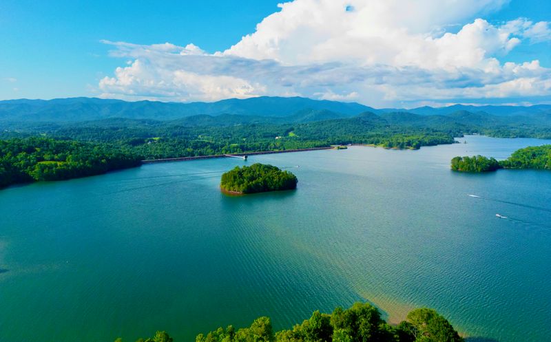 14 Lesser-Known Lakes In Georgia Perfect For Quiet Getaways - Decor Hint Lake Chatuge, Hiawassee