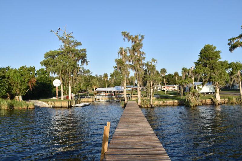19 Florida Lakes Locals Visit When They Want True Peace - Decor Hint Crescent Lake, Putnam County
