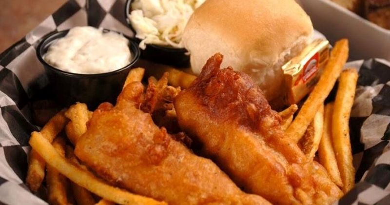 Wisconsin Fish Fries Locals Say Are The Best In The Midwest - Decor Hint Howie's on La Crosse in Onalaska