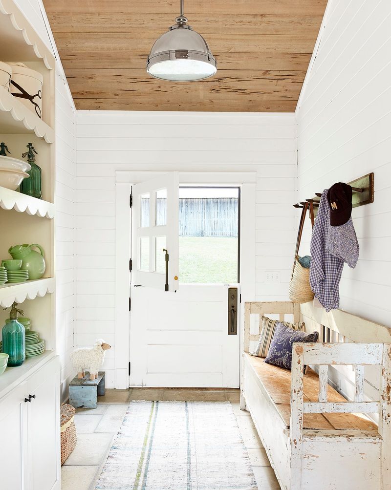 Multi-Generation Family Cabin Organization Station