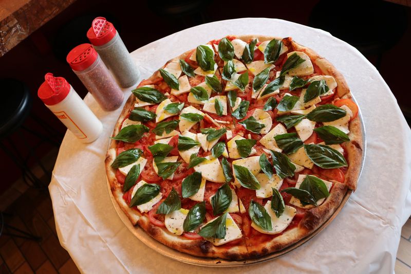 18 New York Pizza Joints Still Using Generations-Old Family Recipes - Decor Hint Joe's Pizza