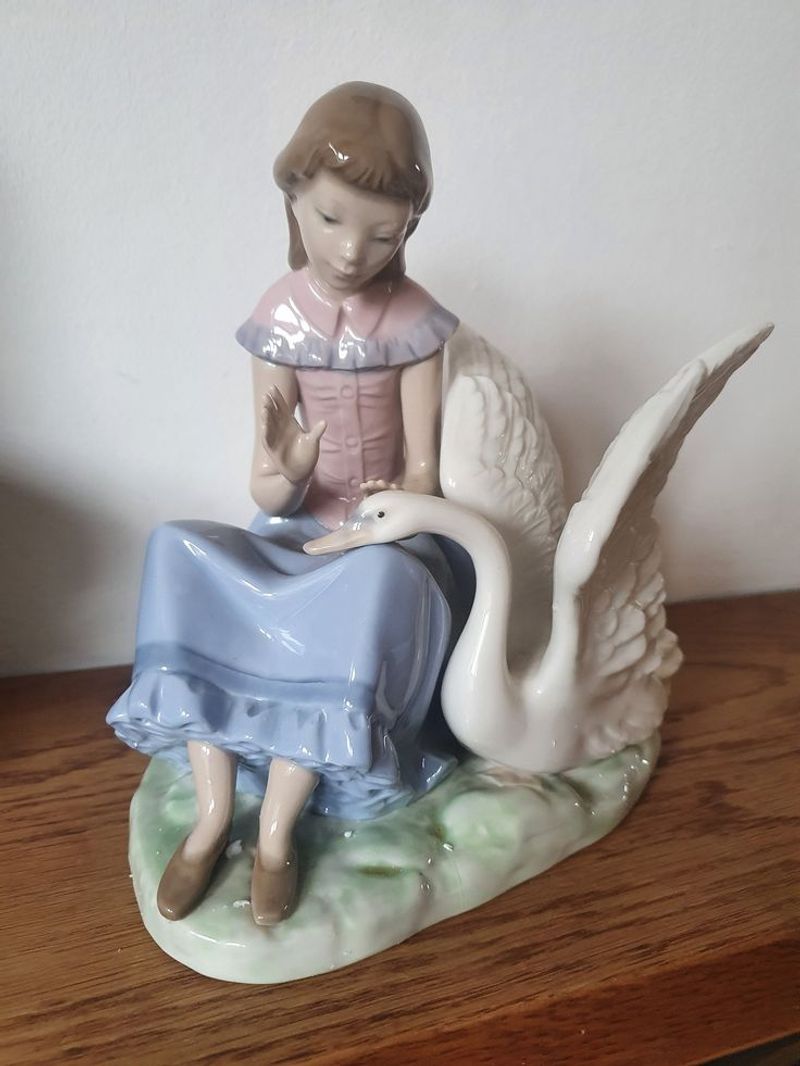 11 Antiques Rising In Value In Florida, And 9 That Are Declining - Decor Hint Porcelain Figurines