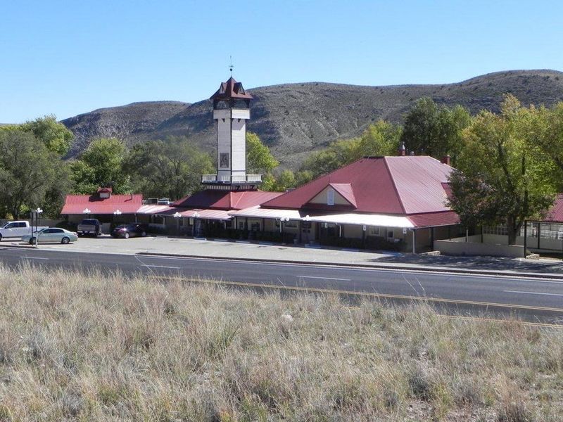 14 New Mexico Country Cafés Full Of Southwestern Charm - Decor Hint Tinnie's Silver Dollar in Tinnie