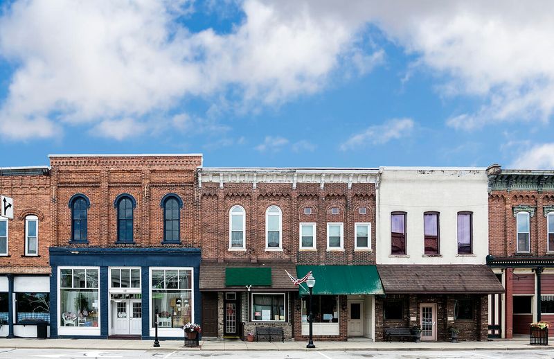 Surprising Reasons This Midwest Flyover State Has More Free Time Than The Rest Of Us - Decor Hint Small-Town Simplicity Cuts Down Decision Fatigue