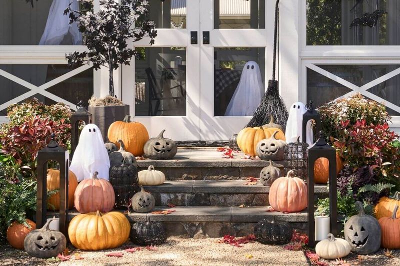Texas Woman's Brilliant Budget Halloween Décor Idea Is Going Viral - Decor Hint Spreading The Spirit Of Halloween - Together