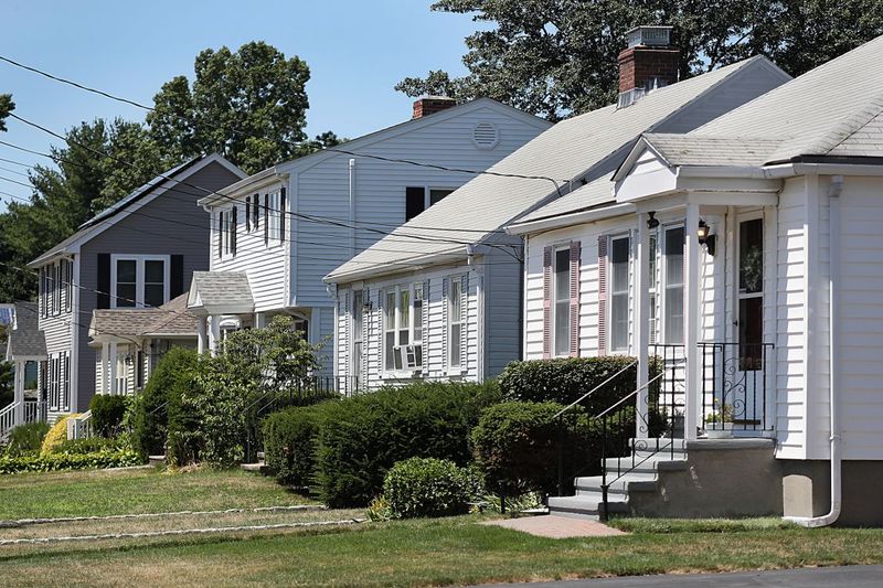 6 Nebraska Properties Declining Fast And 10 That Don't Move - Decor Hint Homes In Tight-Inventory Neighborhoods