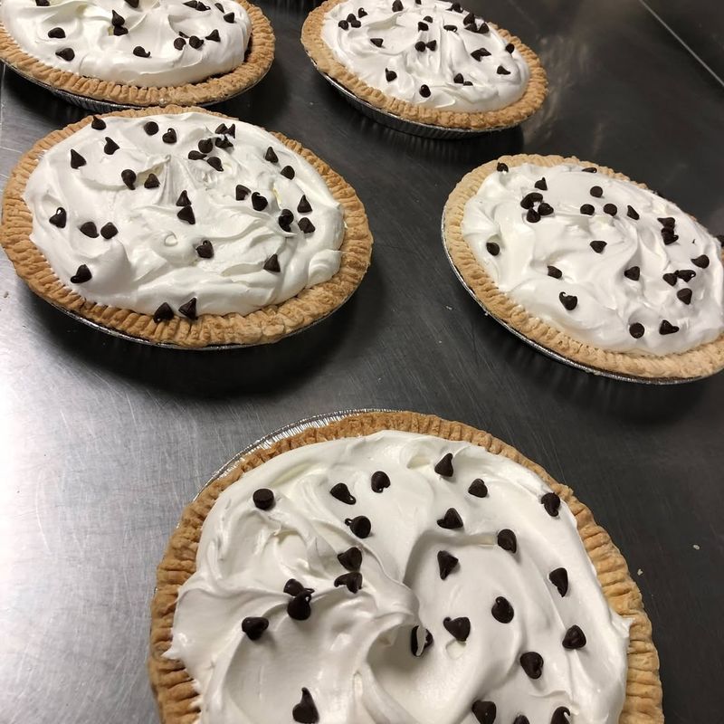Kansas Diner Keeping Hometown Chicken-Fried Steak Traditions Alive - Decor Hint Dessert Options