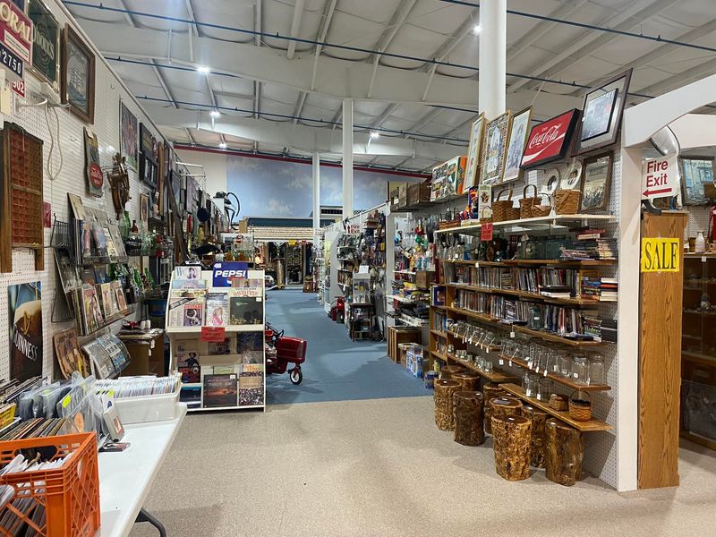 This Huge Antique Mall In Indiana Has Treasures So Unique, You'll Want A Second Truck - Decor Hint Seasonal Displays And Themed Antique Sections