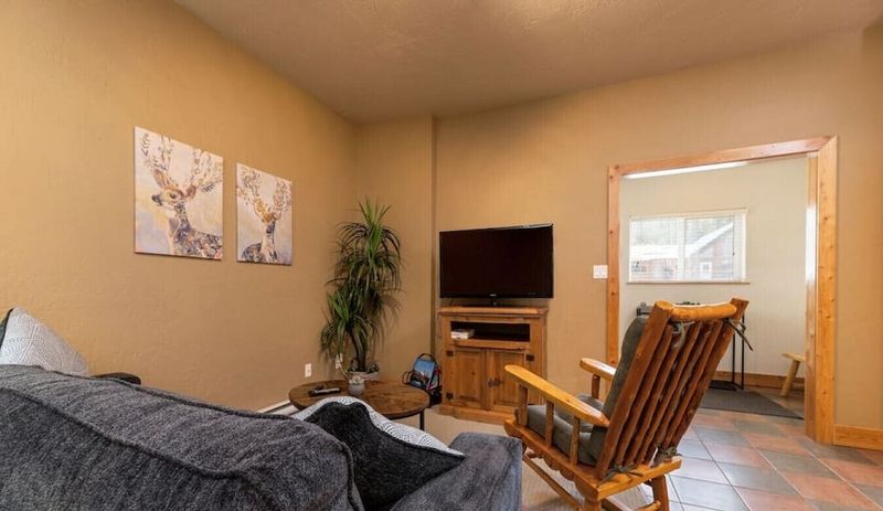 Michigan's Paddler's Inn Offers A Front-Row Seat To Lake Superior Adventures - Decor Hint Cozy Lodging With A Rustic Michigan Touch