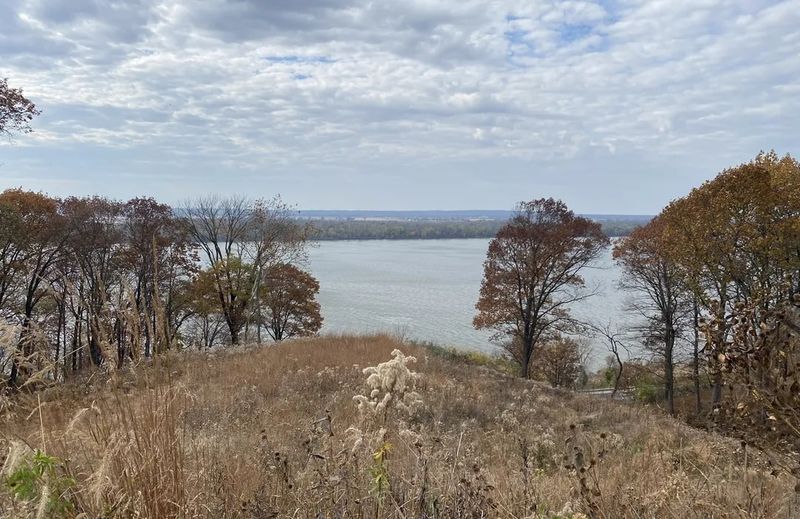 Experience Fall Magic In This Picturesque Illinois River Town - Decor Hint Nature Trails And Fall Hikes