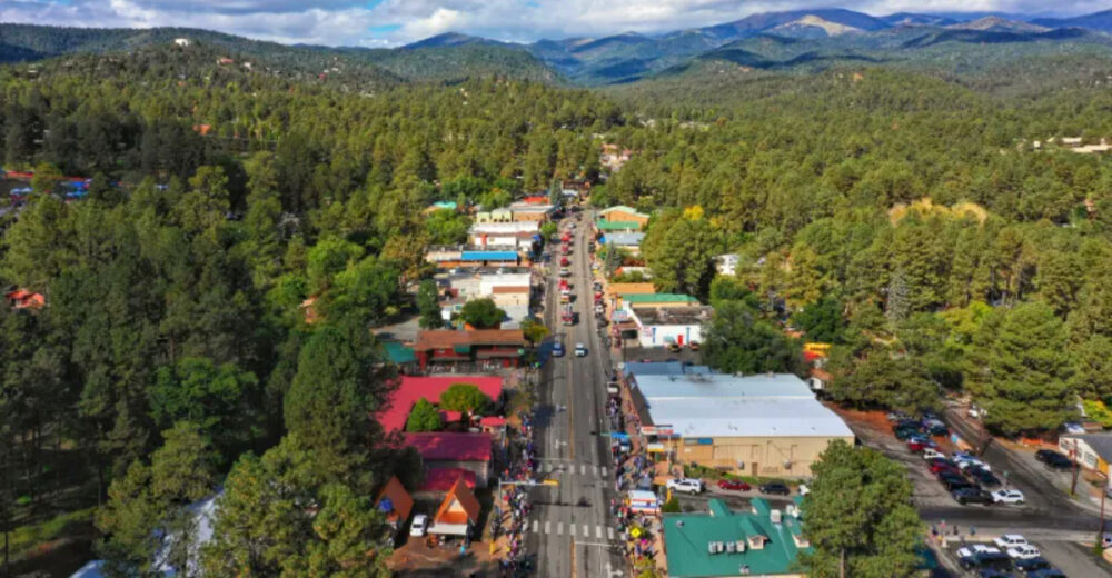 Locals Reveal The New Mexico Towns Tourists Swarm Every Year - Decor Hint