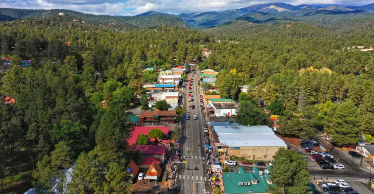 Locals Reveal The New Mexico Towns Tourists Swarm Every Year - Decor Hint