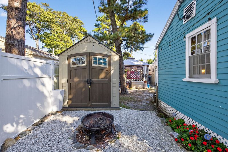 Architectural Charm: Midcentury Meets Cape Cod