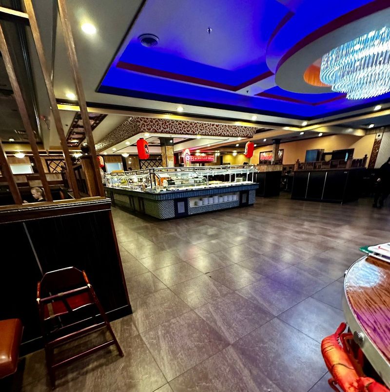 Kentucky's Most Talked-About Buffet Is So Good, People Drive Hours To Eat Here - Decor Hint Ambience And Dining Room Layout