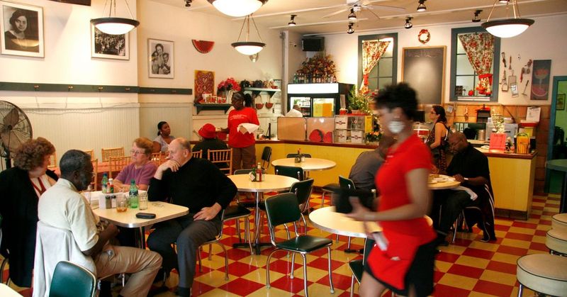The Best Soul Food Restaurants In Harlem, New York - Decor Hint Miss Mamie's Spoonbread Too