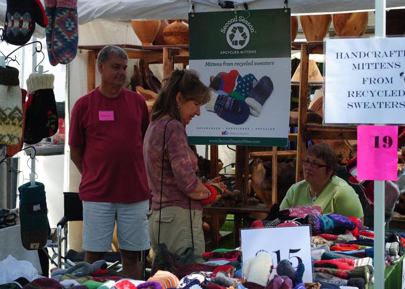 People Drive From All Over Pennsylvania To These Craft Fairs For One-Of-A-Kind Finds - Decor Hint Pocono Mountains Arts and Crafts Festival