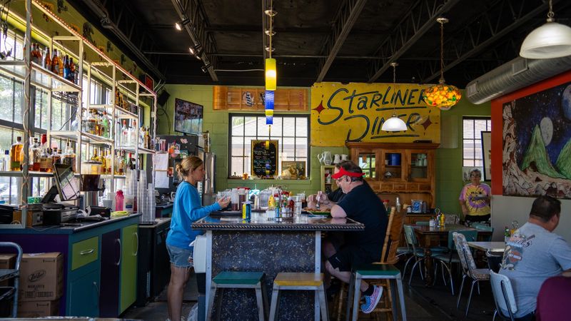 13 Ohio Diners That Make Comfort Food Taste Like Sunday Again - Decor Hint Starliner Diner