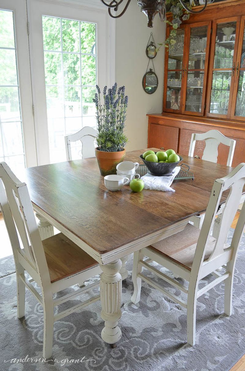 2000s Nevada Furniture Trends That Are Back To Slay Your Space - Decor Hint Two-Tone Furniture Pieces