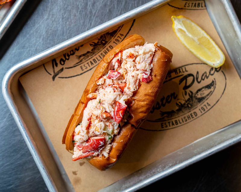 13 New York Seafood Restaurants Locals Love More Than The Tourists Do - Decor Hint The Lobster Place