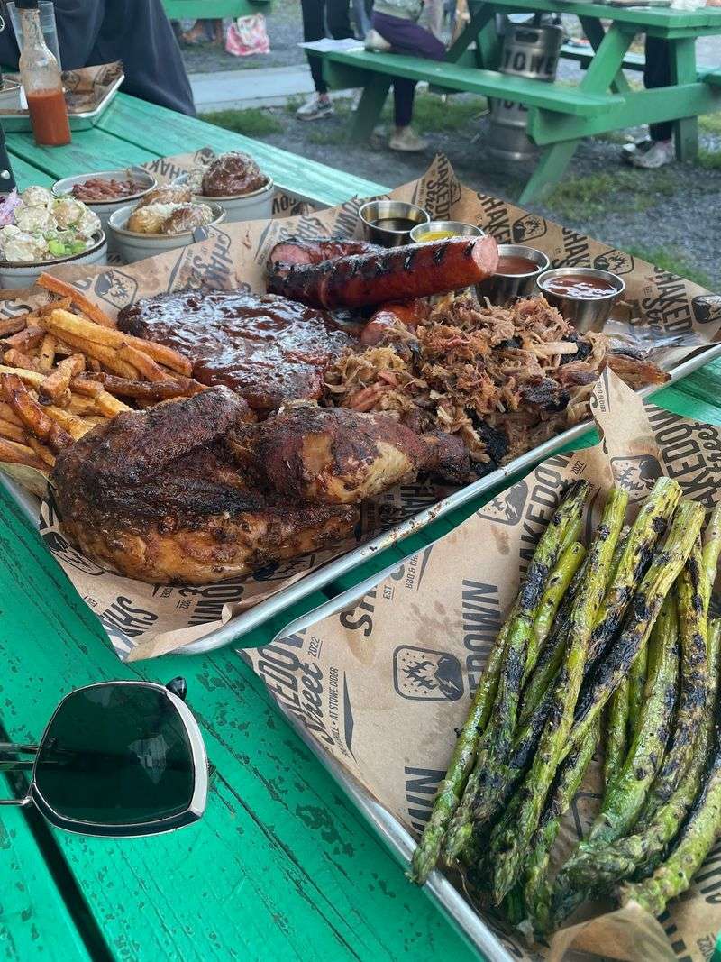 12 Vermont BBQ Spots That Keep Tradition Alive - Decor Hint Shakedown Street BBQ & Grill, Stowe