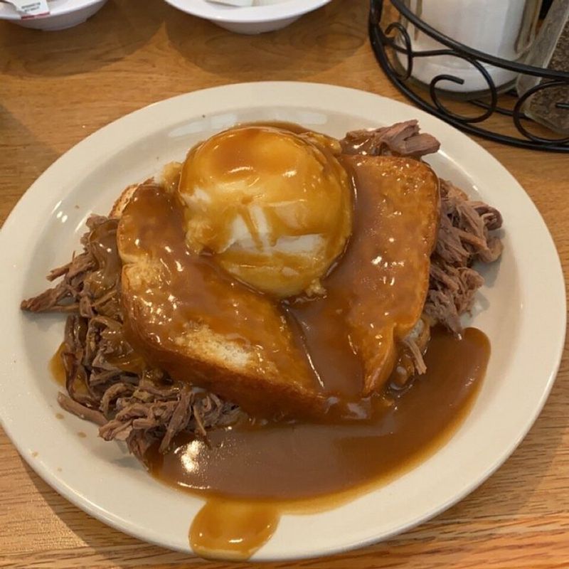 20 Illinois Small-Town Dining Destinations That Delight Every Time - Decor Hint Busy Corner, Goodfield