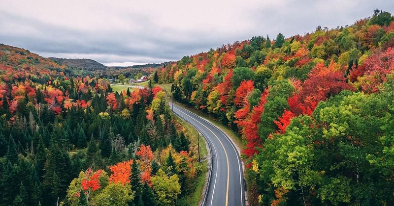 Peaceful Fall Getaways In Vermont Where You Can Actually Enjoy The Colors - Decor Hint Northeast Kingdom's Back Roads