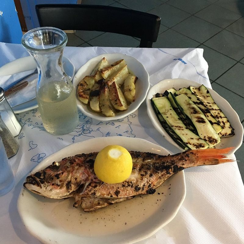 13 New York Seafood Restaurants Locals Love More Than The Tourists Do - Decor Hint Elias Corner