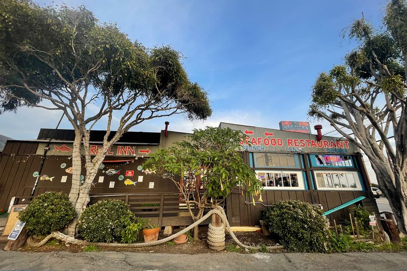 11 California Lobster Roll Shacks That Nail Simple, Coastal Flavor - Decor Hint The Reel Inn - Malibu