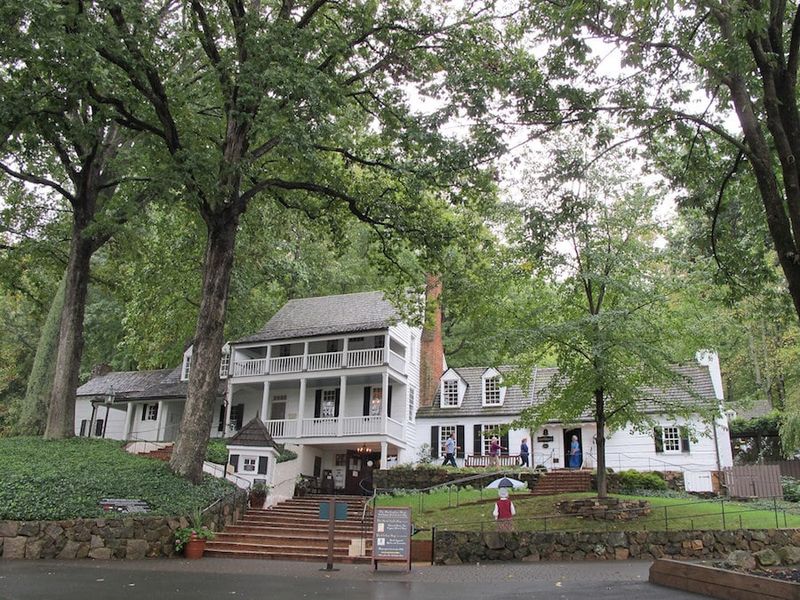 15 Family-Owned Fried Chicken Restaurants In Virginia Worth The Trip - Decor Hint Michie Tavern