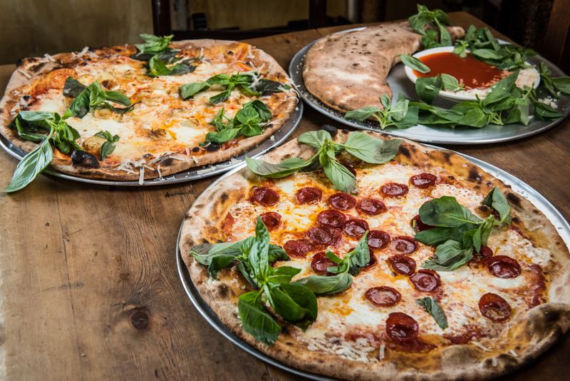 16 New York Food Spots Only Locals Rave About - Decor Hint Lucali