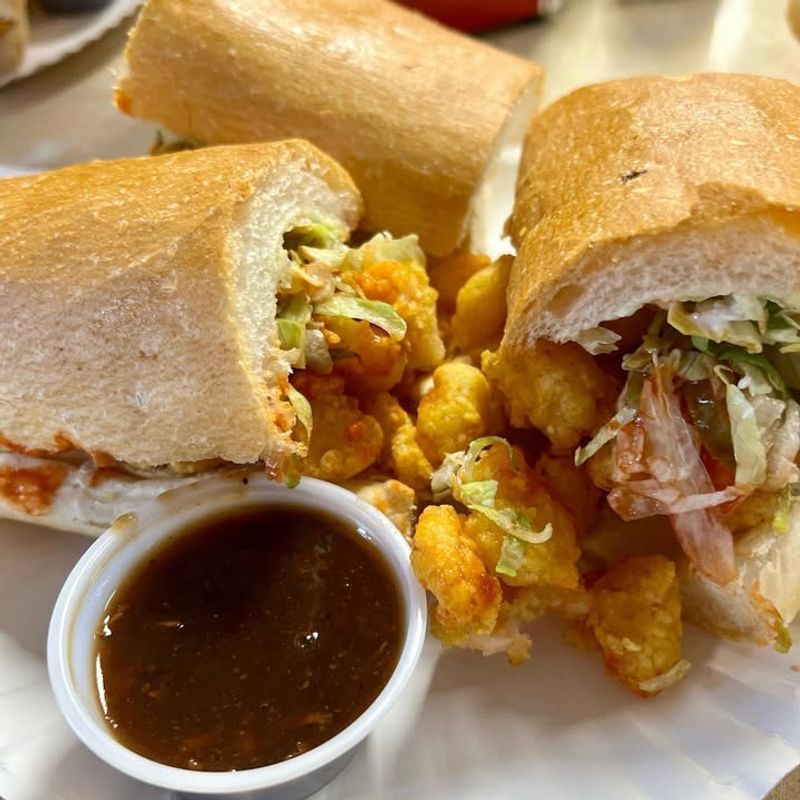 Louisiana Restaurants That Don't Advertise, Yet Always Have Crowds - Decor Hint Domilise's Po-Boy & Bar, New Orleans