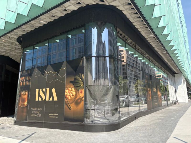 Isla (Midtown Center)