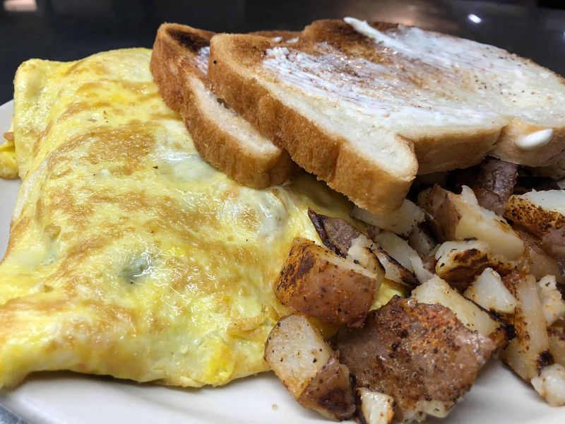 Miss Lyndonville Diner's Mountaineer Omelet