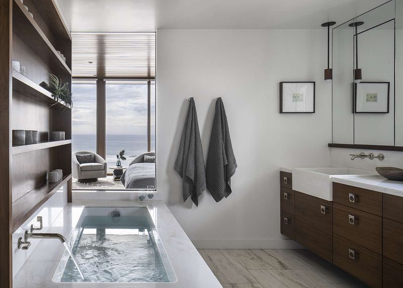 11 Florida Bathroom Remodels Homeowners Wish They'd Skipped - Decor Hint Open-Concept Bathroom Design