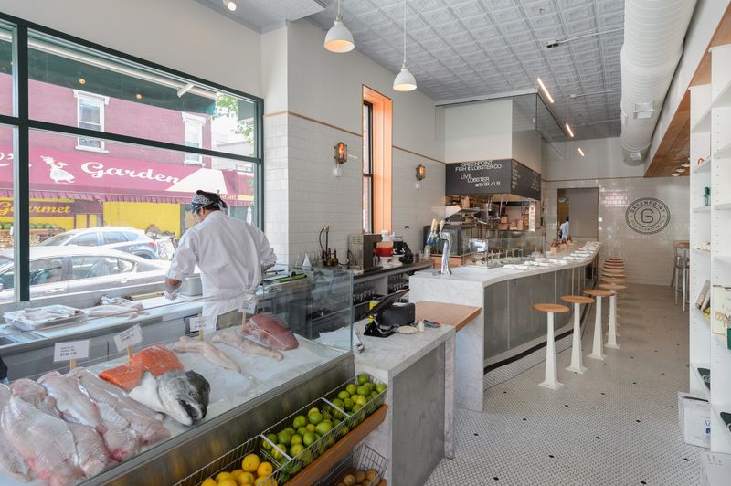 13 New York Seafood Restaurants Locals Love More Than The Tourists Do - Decor Hint Greenpoint Fish & Lobster Company