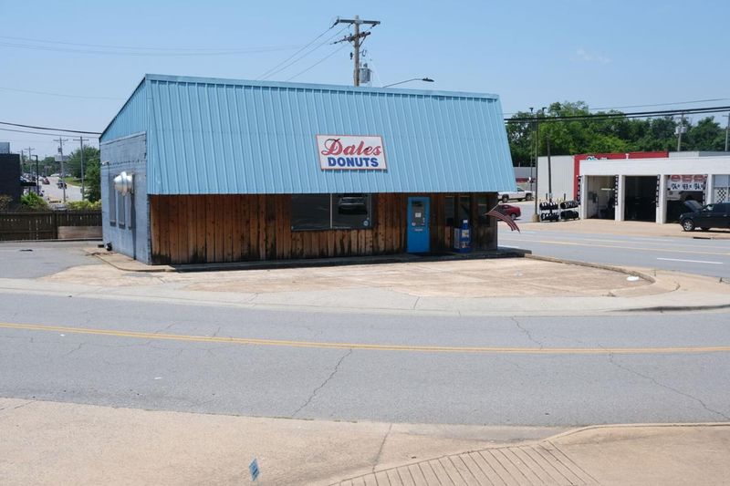 11 Arkansas' Best Donuts To Satisfy Every Craving - Decor Hint Dale's Donut Shop - Benton