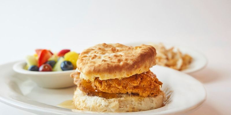 16 Mississippi Family-Run Fried Chicken Restaurants You'll Drive Miles For - Decor Hint Primos Café - Ridgeland / Flowood