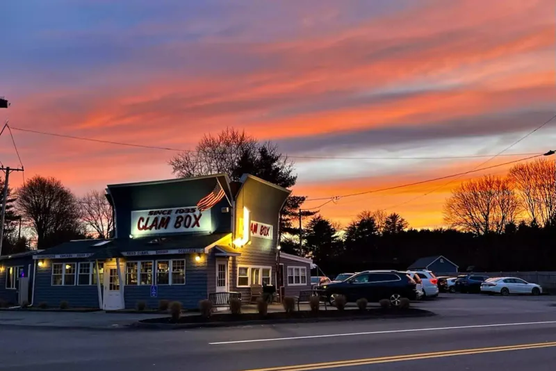 Massachusetts Restaurants So Charming They Belong On A Postcard - Decor Hint Clam Box of Ipswich, Ipswich