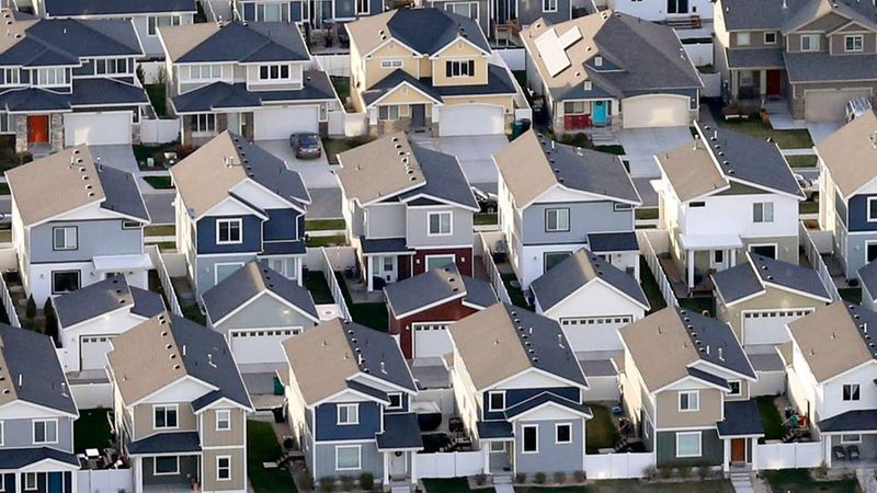 10 Texas Home Styles Experts Predict Will See Price Drops By Late 2025 - Decor Hint Cookie-Cutter Tract Homes with Zero Character