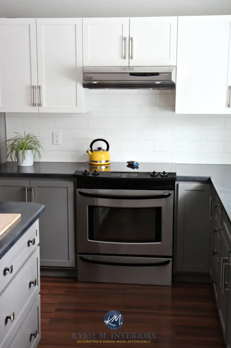 10 Ohio Kitchen Styles Falling Out Of Favor With Homeowners This Year - Decor Hint Two-Tone Cabinets with High Contrast