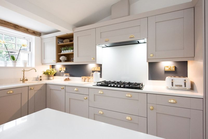 16 Georgia Home Trends Locals Already Regret (And More On The Way) - Decor Hint Trendy Cabinet Hardware
